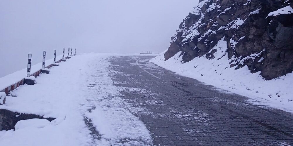 Zojila Pass Reopens After Brief Halt Traffic Resumes Amid Improved