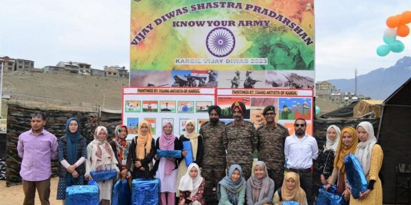 Kargil Vijay Diwas Shastra Pradarshan: Young Artists from Kargil win painting competition