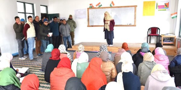 DC Kargil Inspects Winter Tuition Arrangements in Government Schools 