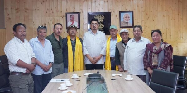 Skalzangling delegation calls upon CEC Tashi Gyalson