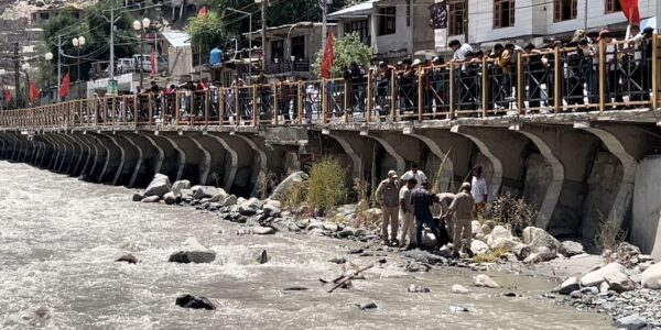 Kargil – Police resuced Nepali Man After Suicide Attempt in Suru River