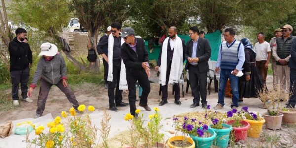 CEC Tashi Gyalson Visits LAHDC Farmers Excellence Center to Review Agricultural Initiatives