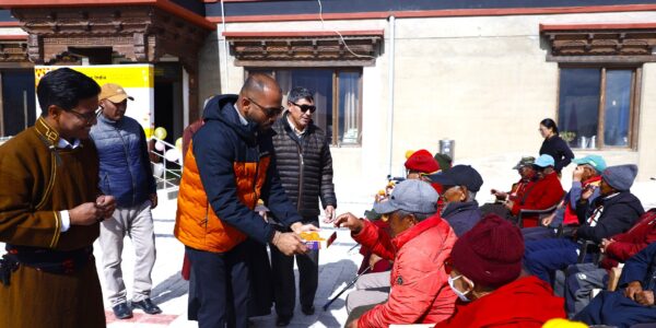 DC Leh Santosh Sukhadeve celebrates Diwali at Helpage India (Ladakh)