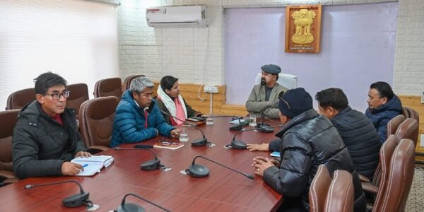 Secretary Education Bhanu Prabha calls on CEC Dr. Mohd Jaffer Akhoon