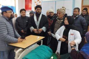 CEC Kargil, Dr Jaffer Akhoon conducts surprise inspection of CHC Sankoo, inspects health facilities 