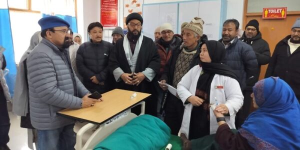 CEC Kargil, Dr Jaffer Akhoon conducts surprise inspection of CHC Sankoo, inspects health facilities 