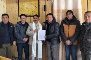 Acting CEC Kargil, Kacho Mohd Feroz welcomes new Vice-Chancellor, UoL, Dr. Saket Kushwaha