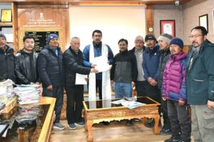 Durbuk Delegation Expresses Gratitude to CEC Leh, Seeks Support for Regional Development