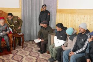 Delegation of casual labourers/daily-rated workers of Sub-Transmission Division Kargil calls on LG