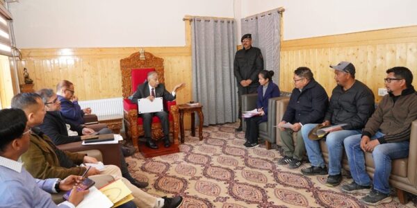 Delegation of ALTOA members call on LG Mishra