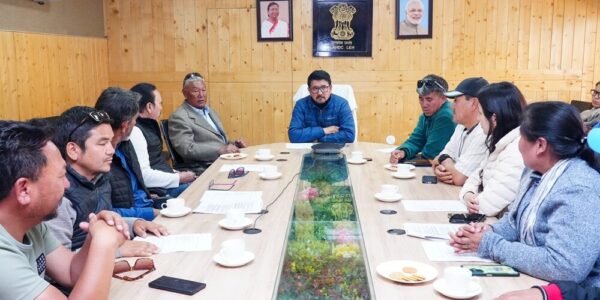 CEC Leh called on delegation comprising representatives from religious bodies, tourism stakeholders, merchant association