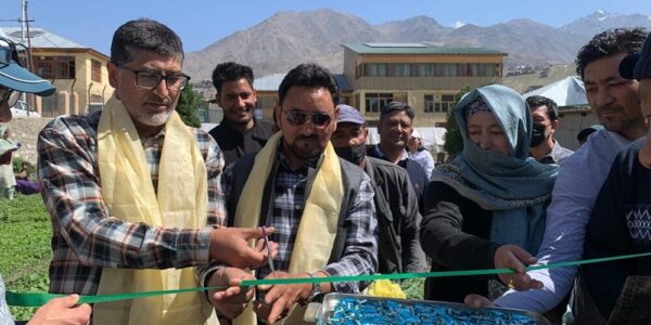 Kargil Agriculture Distributes Vegetable Seedlings to Boost Local Farming
