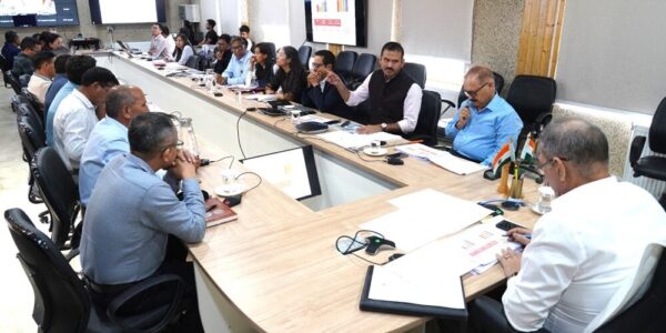 LG Gupta Pushes for Balanced Development, Green Energy, and Journalist Welfare in Ladakh.