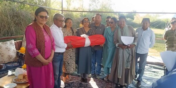 Education Department Organizes Grand Farewell and Welcome Ceremony