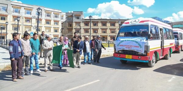 CEC Kargil, Dr. Jaffer Akhoon Flags Off Farmers for Exposure Tour to Jammu and Kashmir