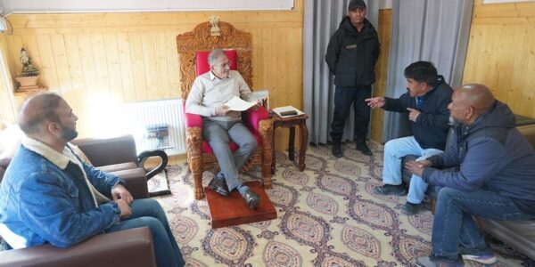 Delegations call on LG Kavinder Gupta