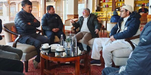 Anjuman Imamia Youth Wing Leh Interacts with Haji Asgar Ali Karbalai; Congratulates IKMT on Imam Khomeini World Award