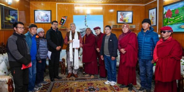 Delegation calls on LG Ladakh