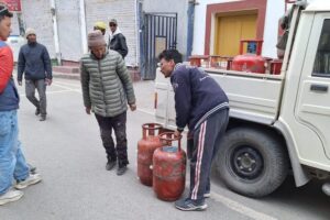 21 Domestic LPG Cylinders Seized During Surprise Market Inspection in Kargil