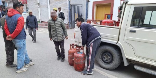 21 Domestic LPG Cylinders Seized During Surprise Market Inspection in Kargil