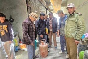 11 Domestic LPG Cylinders Seized in Surprise Market Inspection Across Kargil Areas