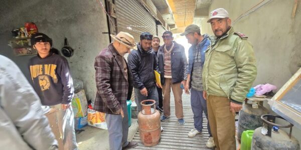 11 Domestic LPG Cylinders Seized in Surprise Market Inspection Across Kargil Areas