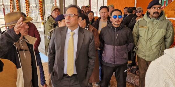 Chief Secretary reviews arrangements for the Sacred Buddha Relics Exposition at Jive-Tsal