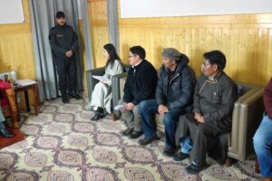 RTO Ladakh Mandates Traditional Attire for All Commercial Drivers on LG Vinai Kumar Saxena’s Directive