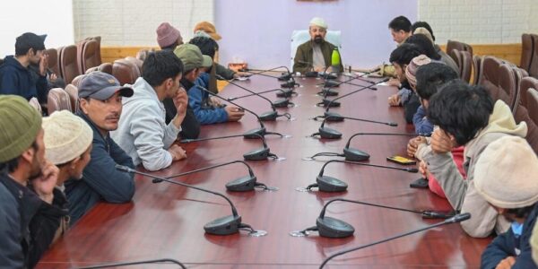 Lababs Barsoo Delegation Flags Water Issues in meeting with CEC Kargil 