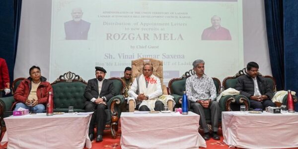 LG Vinai Kumar Saxena Hands Over Appointment Letters to 200 New Govt Employees at Kargil Rozgar Mela, Urges Integrity & Dedicated Service