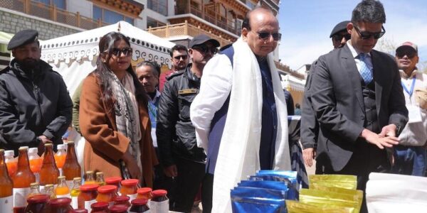 Ladakh Administration Signs MoU with Lulu Retail for Export of 1,000 MT Apricots to Global Markets