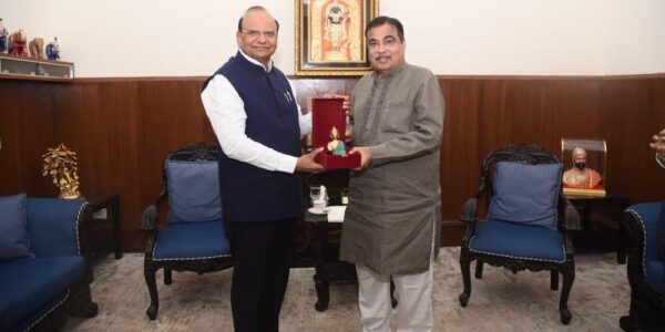 Ladakh LG Vinai Kumar Saxena Meets Nitin Gadkari, Secures Priority for Key Road Infrastructure Projects