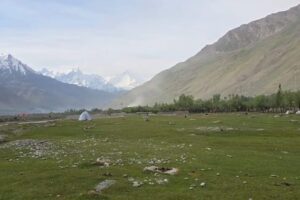 Concern Over Industrial Smoke Near Damsna Tourist Spot in Suru Valley; Locals Demand Environmental Probe