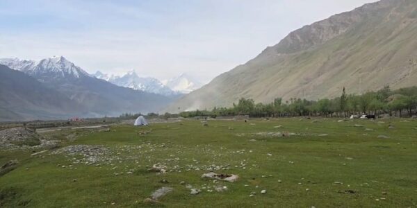 Concern Over Industrial Smoke Near Damsna Tourist Spot in Suru Valley; Locals Demand Environmental Probe