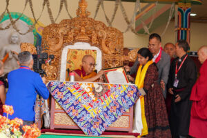 Bhanu Prabha Honoured by His Holiness the 14th Dalai Lama for Transforming Government School Education in Ladakh