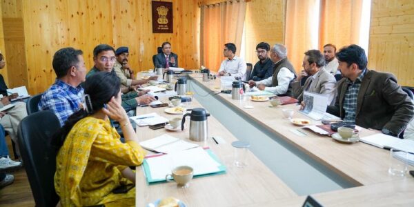 Chief Secretary reviews Action Plan for Export of 1,000 MT of Fresh Apricots to Dubai under Lulu Group Initiative