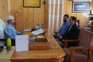 CEC Dr. Jaffer Akhoon Calls on J&K Bank Chief General Manager, Discusses Banking Services & Improved Customer Service in Kargil