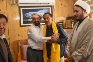 Hajj Committee Delegation Meets CEC Kargil, Submits DPR for Haj Bhawan