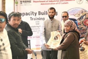 DC Changthang launches NIFT skill upgradation at Phobrang, hands over CFC to SHGs; directs winter stocking of essential commodities at Cooperative shops