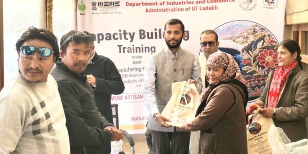 DC Changthang launches NIFT skill upgradation at Phobrang, hands over CFC to SHGs; directs winter stocking of essential commodities at Cooperative shops
