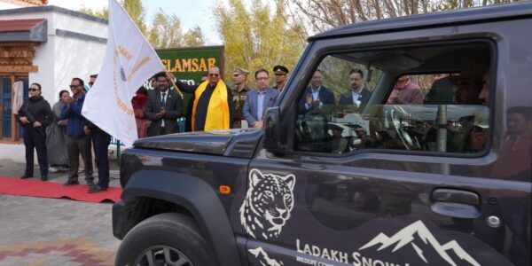 India’s First High-Altitude Snow Leopard Wildlife Safari Launched in Ladakh